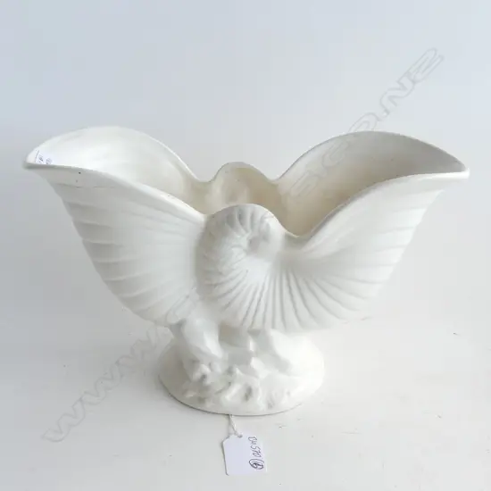 CROWN LYNN MOULDED NAUTILUS VASE H. 170mm x L. 290mm