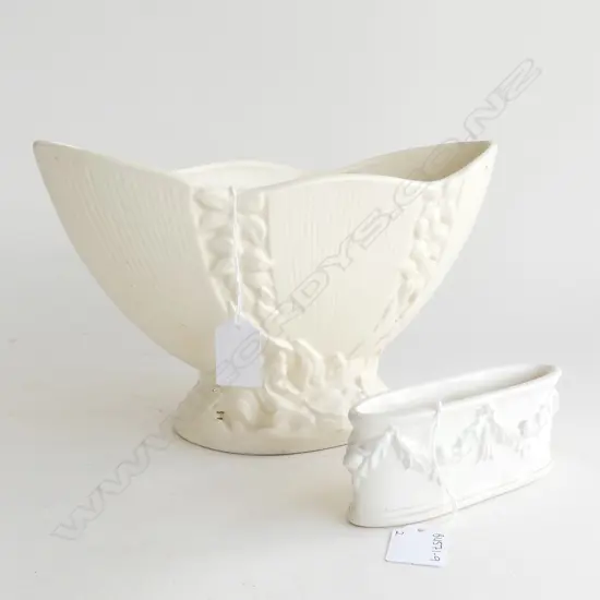 (20664) 2 CROWN LYNN VASES LARGEST H. 165mm