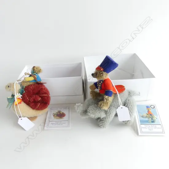 2 DEB CANHAM LTD. ED. COLLECTORS CLUB BEARS; 'HURRY UP' & 'ROLL UP ROLL UP' both boxed w. certificates