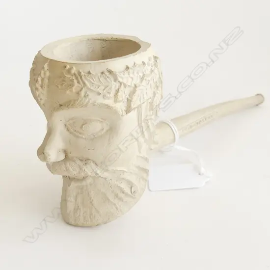 CLAY PIPE INSCRIBED  A MERRY CHRISTMAS L 220 MM