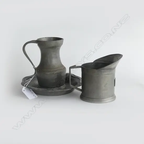 3 PCS VINTAGE PEWTER; DISH (DIA 140MM) & 2 JUGS - TALLEST H 117MM