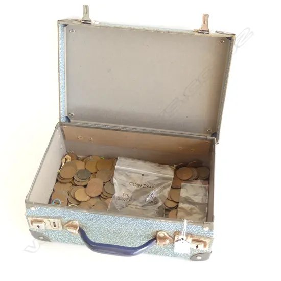 BOX OLD NZ & UK COPPER PENNIES IN VINTAGE CASE