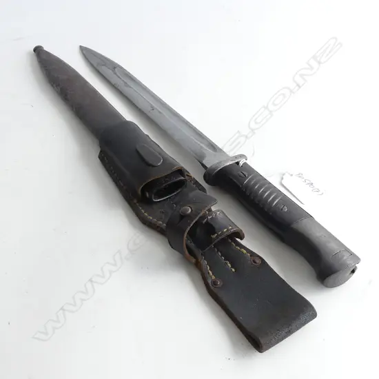 WWII BAYONET GERMAN WITH LEATHER FROG L. 410mm INCL FROG