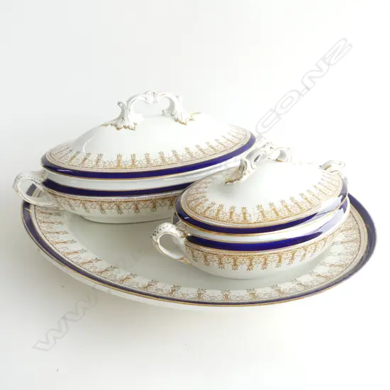 WEDGWOOD BLUE & GILT PATTERN ASHET (L 400MM) & LIDDED TUREEN & SAUCE DISH WITH LADLE 