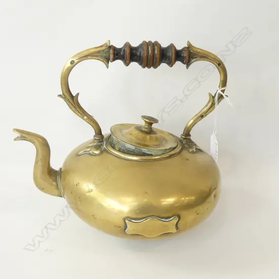 VICT BRASS KETTLE H 260 MM