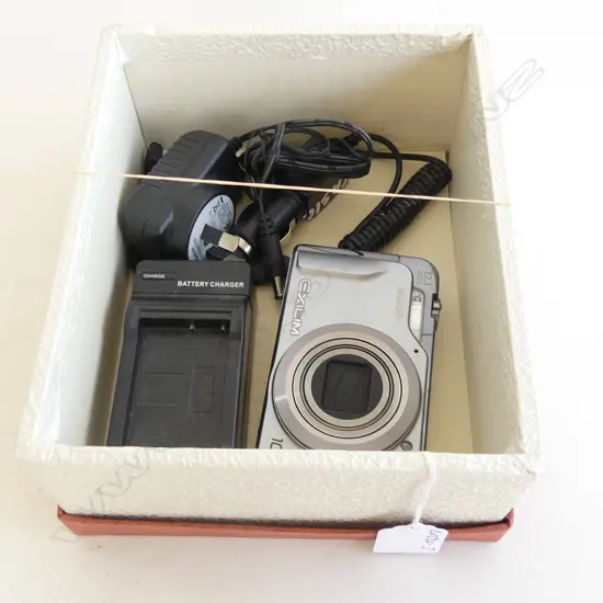 CASIO EXH10 DIGICAM 10X 12MP  MINT COND FORMATTED 2XCHARGER+4GB SD CARD