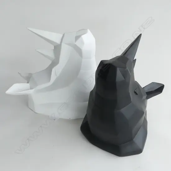 PR BLACK & WHITE RESIN WALL MOUNTED RHINO HEADS L.270mm