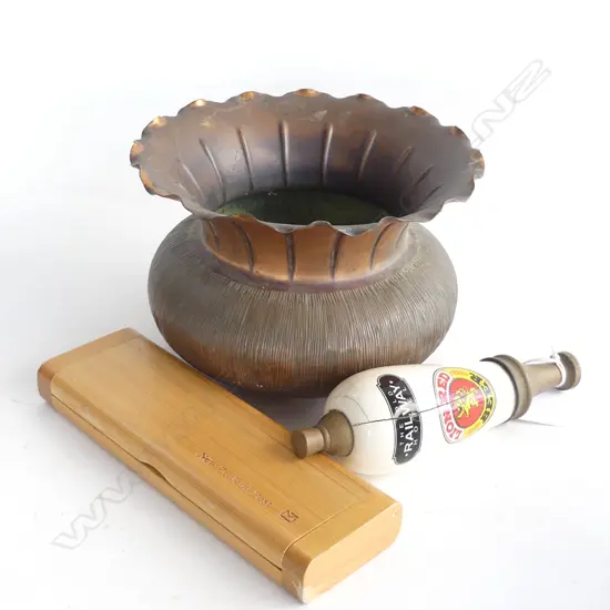 HORSE BEER PULL + BRASS POT H. 110 x D. 160mm + PENS ETC