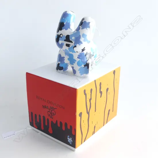 ROYAL DOULTON 'CAMO BUNNY' w. BOX H.130mm