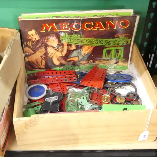 BOX VINTAGE MECCANO WITH 3 MANUALS