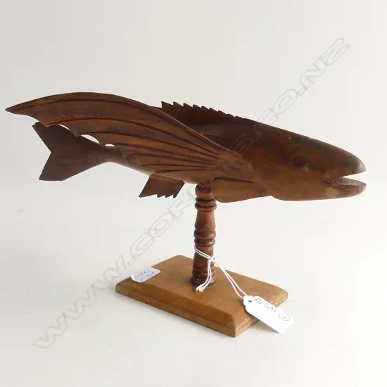 PITCAIRN ISLANDS CARVED MOUNTED FLYING FISH AF SOME DAMAGE L. 300mm
