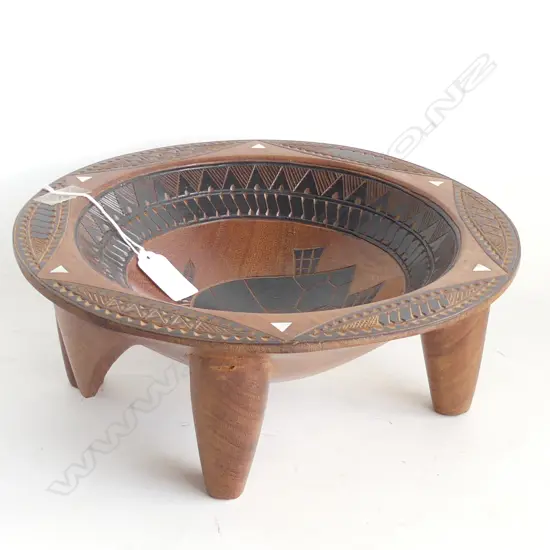 CARVED FIJIAN CARVER BOWL W TURTLE & MOP INLAY Dia>260mm