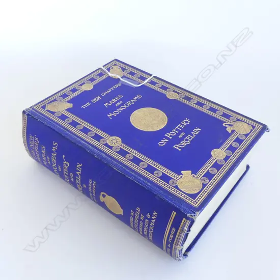 1932 REFERENCE BOOK 'THE NEW CHAFFERS MARKS AND MONOGRAMS.