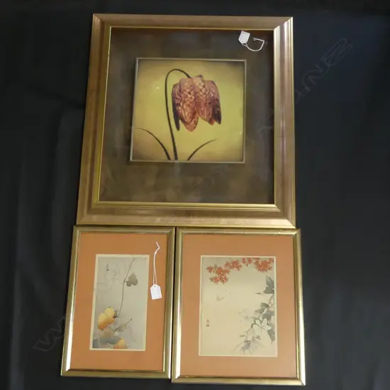 3 FRAMED PRINTS; 1 LG FLOWER (SQ280MM) + 2 ORIENTAL PRINTS 