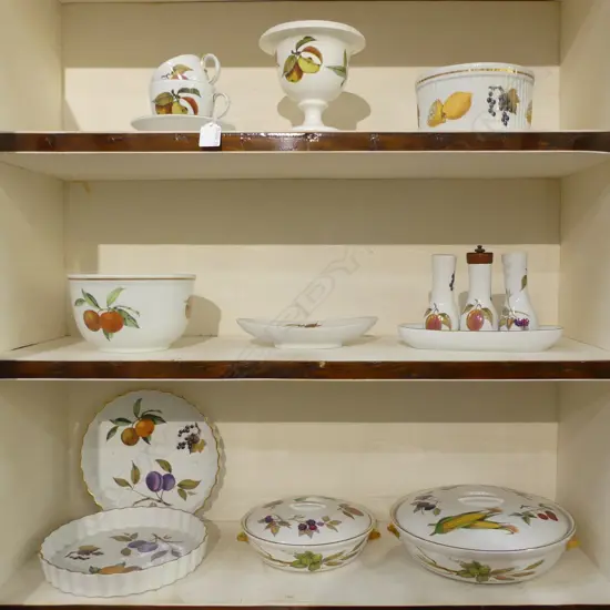 GOOD BOX LOT ASST ROYAL WORCESTER EVESHAM; LIDDED CASSEROLES, FLAN DISHES, S&P, SERVING DISHES ETC. + ARDEN VASE