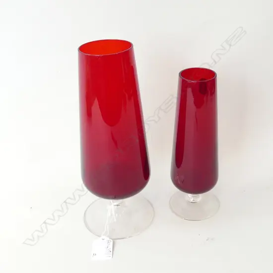 2 RED WHITEFRIARS VASES H.230 / 190mm