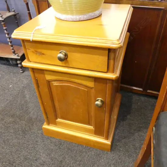 KAURI BEDSIDE CABINET H 630 MM