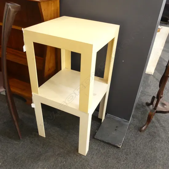 PR VINTAGE KARTELL WHITE PLASTIC SQUARE SIDE TABLES 405x405x405mm showing wear