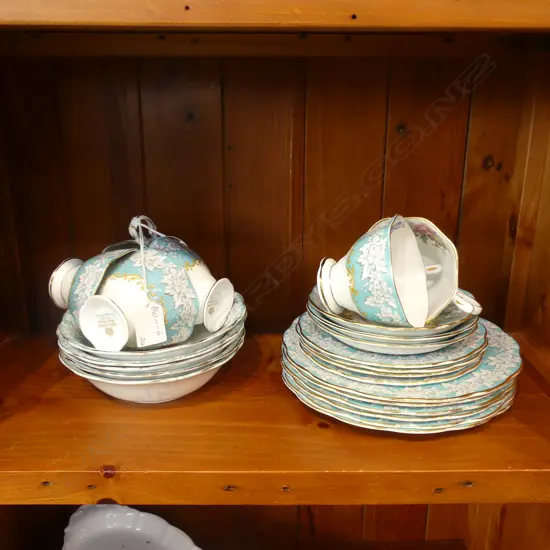 24 PIECES OF ROYAL ALBERT CUPS/PLATES/SAUCERS/BOWLS