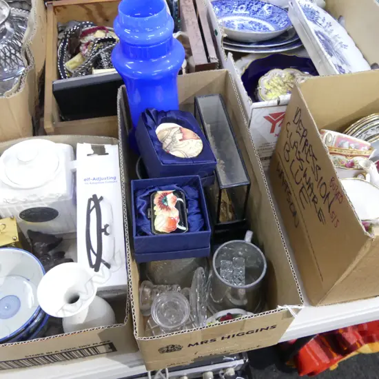 BOX LOT OLD TUPTON WARE, 3 PEWTER TANKARDS, BLUE GLASS VASE, ORIENTAL CORK LANDSCAPE ETC