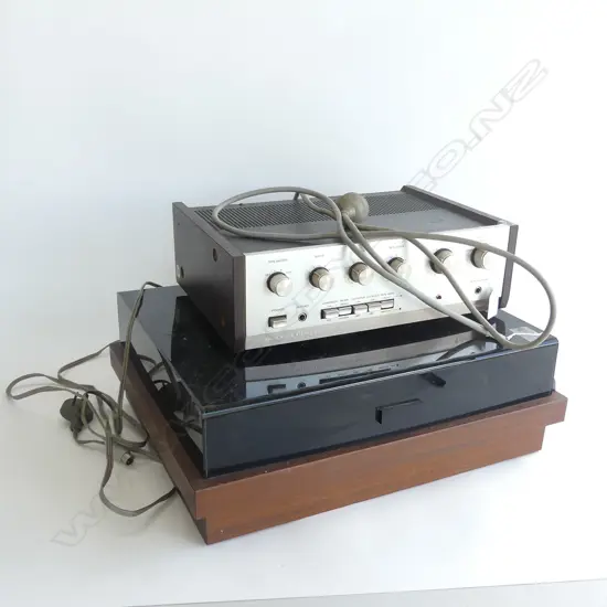 PANASONIC STEREO TURNTABLE (L 455MM) + KENWOOD STEREO AMP