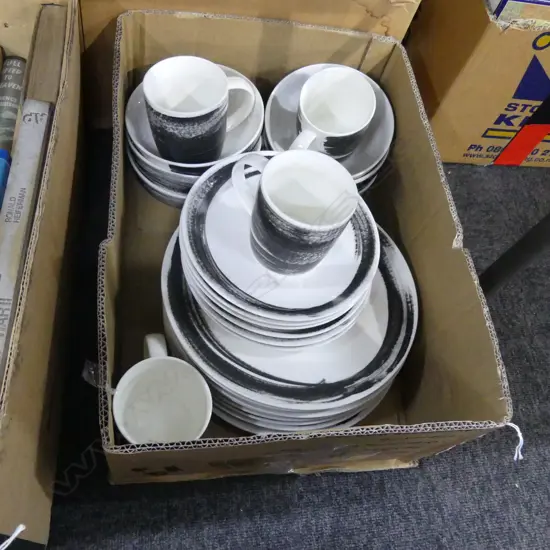 BOX LOT GOLF & CO BONE CHINA DINNER SET; 8 PLATES ETC