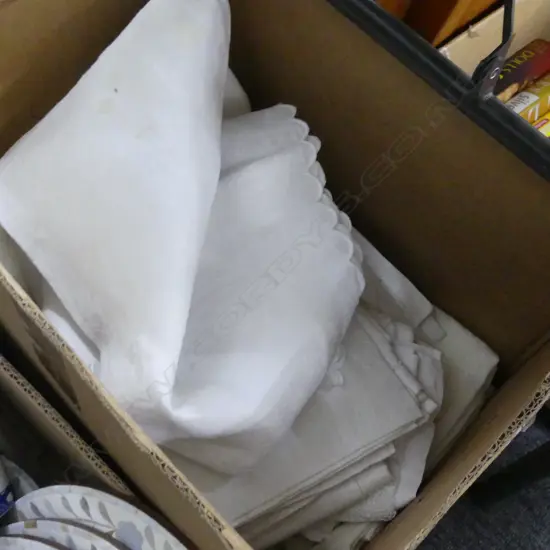 LOT ASST TABLE LINEN ETC