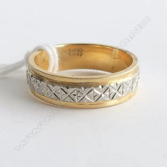 18CT & ENGRAVED PALLADIUM BAND RING NEW OLD STOCK 5.96gms