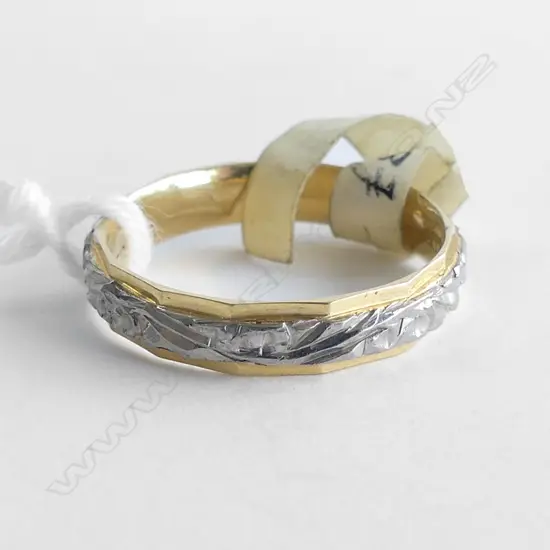 18CT & ENGRAVED PALLADIUM BAND RING NEW OLD STOCK 3.54gms