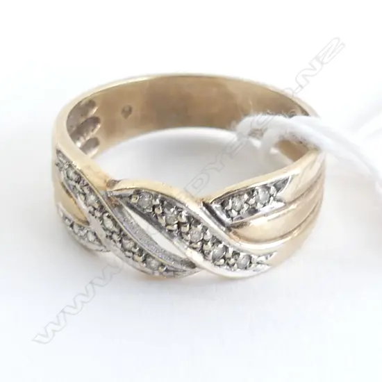 9CT & MULTI DIAMOND CROSS-OVER BAND RING 3.3gms