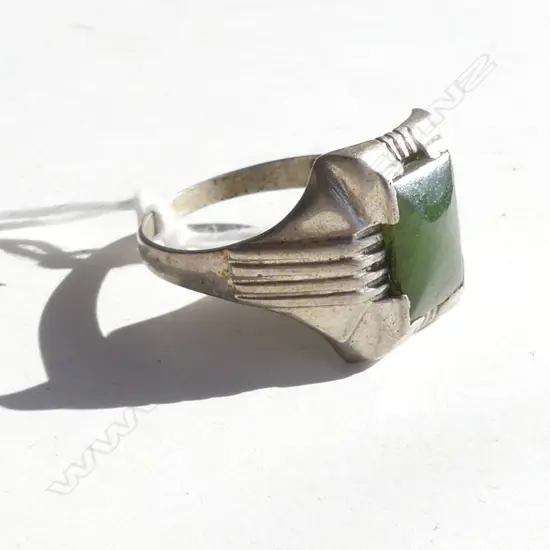 ST SILVER & GREEN STONE MENS RING 
