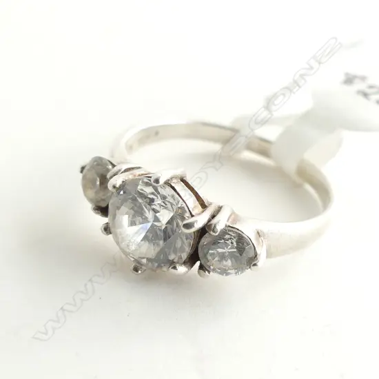 STERLING SILVER RING WITH CZ