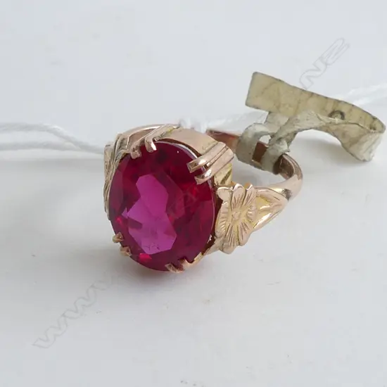 9CT & LGE OVAL RED STONE RING NEW OLD STOCK W. 4.25gms