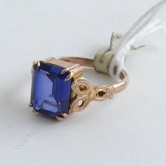 9CT & LGE RECTANGULAR BLUE STONE RING NEW OLD STOCK W. 3.38gms SIZE N