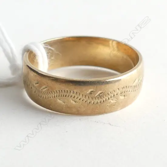 9CT WEDDER RING 3.9 GRAMS