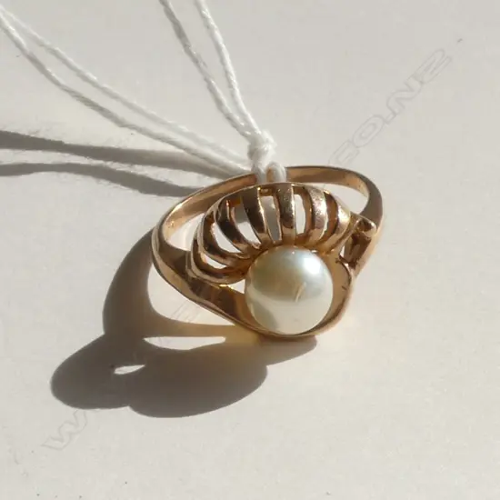 9CT GOLD RING W PEARL 3.35gms