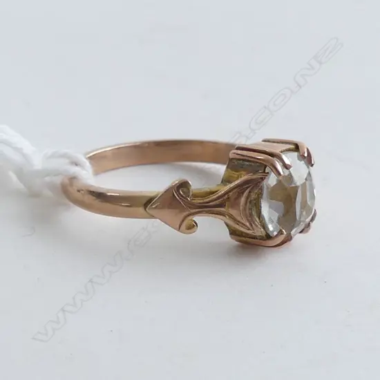 9CT & LGE FAUX DIAMOND RING CUSHION CUT W. 3gms