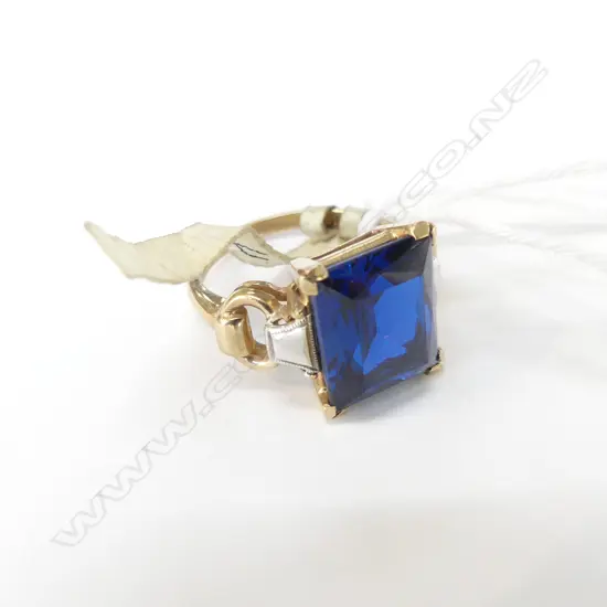 9CT & LGE RECTANGULAR BLUE STONE RING NEW OLD STOCK W. 5.05gms