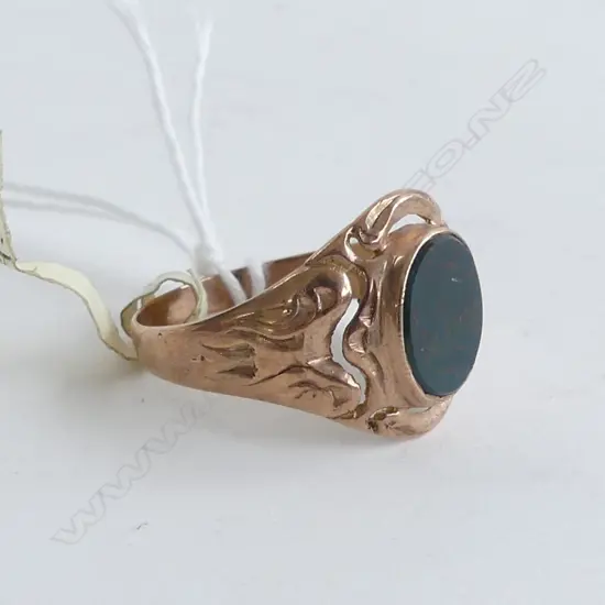 9ct ROSE GOLD & BLOODSTONE RING W. 4.25gms