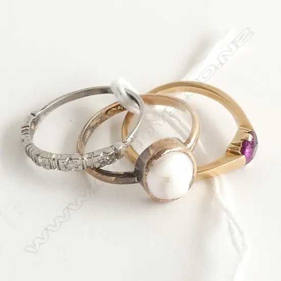 (92) 3 RINGS PLAT & DIAMOND/9CT GOLD CAMEO/15CT GOLD GEMSTONE