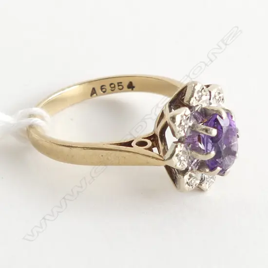 (63) 9CT GOLD AMETHYST & DIAMOND CLUSTER RING 3.4gm