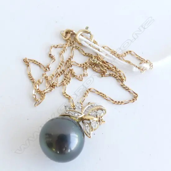 14CT TAHITIAN PEARL & DIAMOND PENDANT ON 9CT CHAIN 