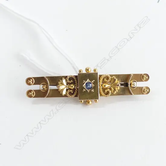 VICTORIAN 15CT GOLD DBLE BAR BROCH  WITH SAPPHIRE DOUBLET ? 3.6gms