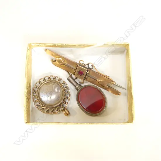 9CT EDW. BROOCH + 9CT FOB AND FOB KEY faulted