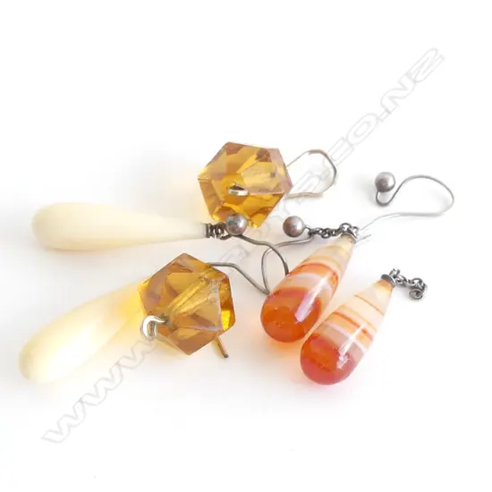 3 PRS VINTAGE EARRINGS. BANDED AGATE. IVORY 1 HOOK MISSING. AMBER GLASS