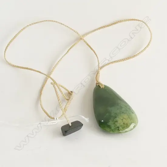 POUNAMU TEADROP PENDANT on CORD.  H.55mm