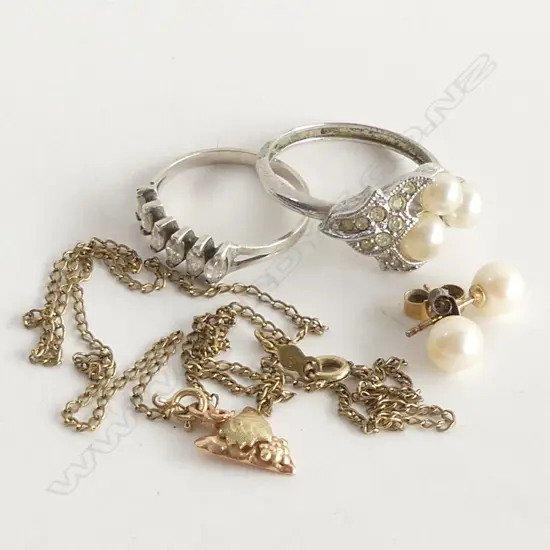 (91) 2 RINGS/EARRINGS/PENDANT ON CHAIN