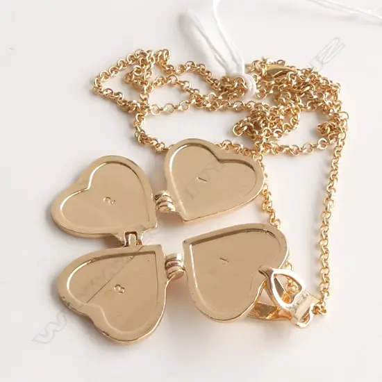GILT MULTI HEART LOCKET