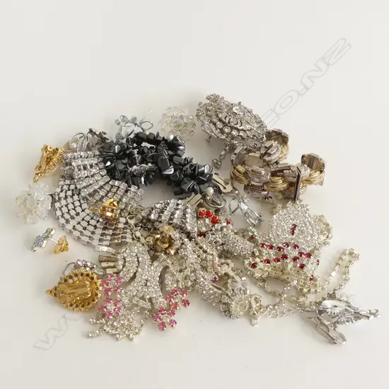 ASST. DIAMANTE COSTUME JEWELLERY + 2 BRACELETS 1 STG