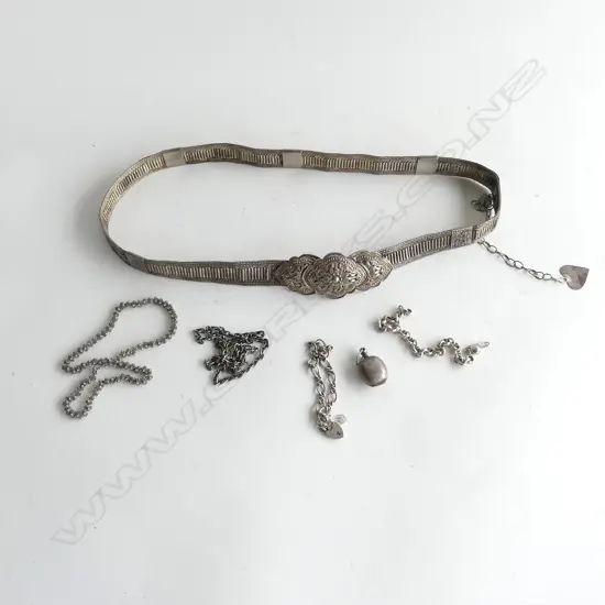 STG / SILVER METAL JEWELLERY; BELT ETC